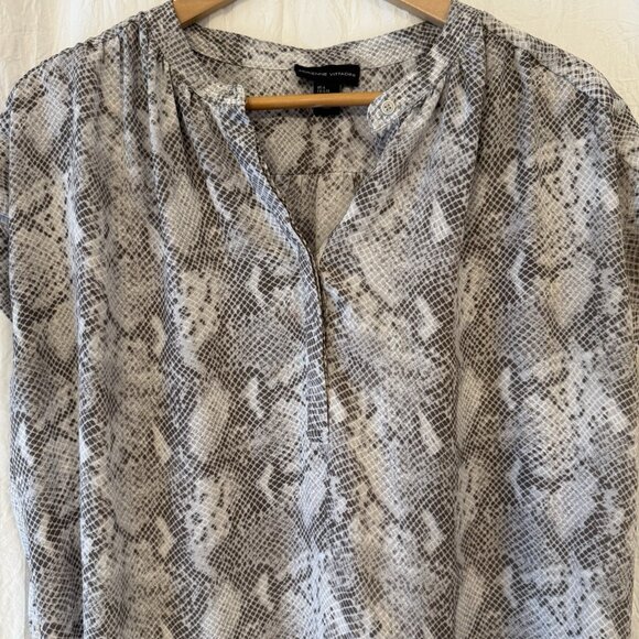 Adrienne Vittadini Size Large Cap Sleeve High Low Grey Snakeskin Print Top Shirt - Picture 2 of 7